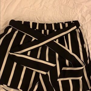 Black and white stripe casual shorts